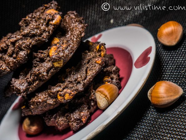 Шоколадови кукита с домашни лешници и брашно от рожков